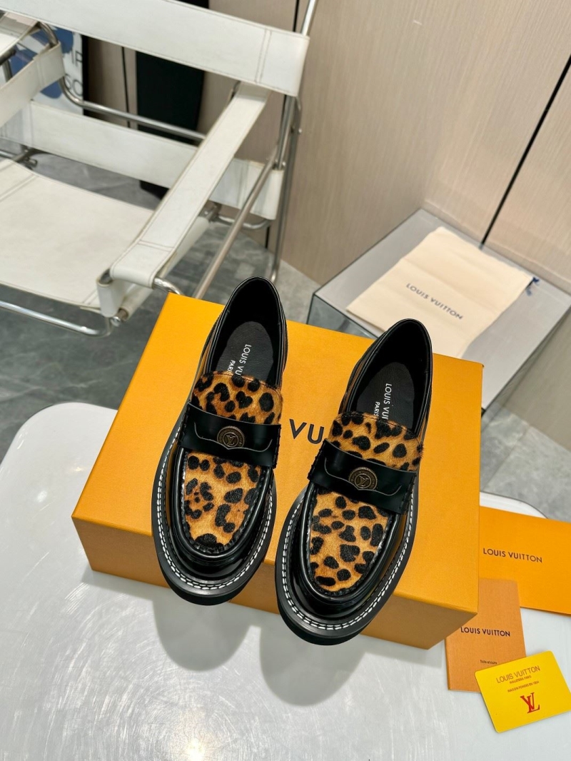 l0vis Vvtt0n loafers